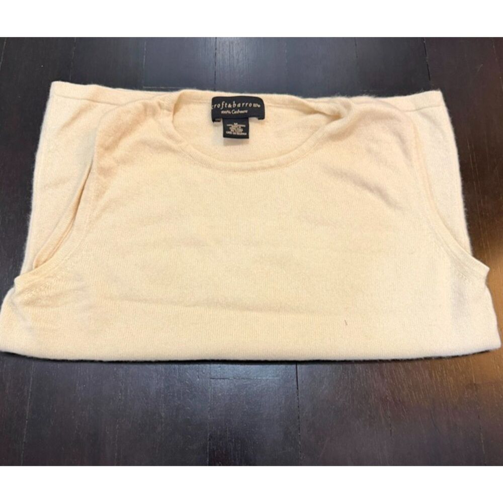 100% Cashmere crewneck sleeveless sweater